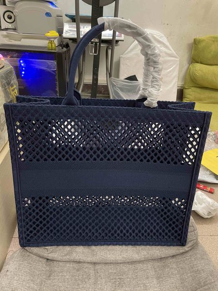 

lady's super large capacity canvas handbag classic shopping bag fashion casual style handbags are made by hand with monogram embroidery