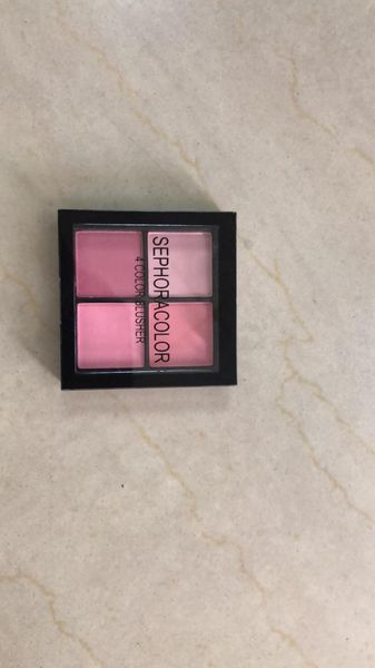 

blush 4 color palette delicate and silky shimmer brighten skin shiny blusher