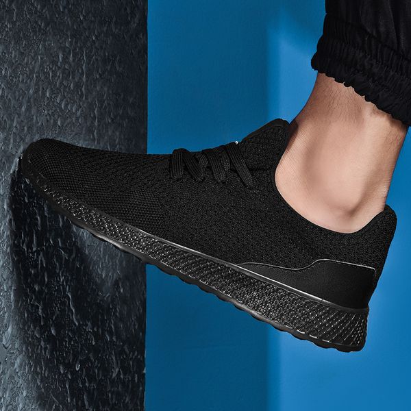 Top Quality Mulheres Mens Sport Trainer Correndo Tênis Respirável Malha Vermelho Preto Branco Branco Azul Plataforma Verde Corredores Sneakers Tamanho 48 Código: 03-052