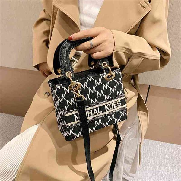 

2022 latest handbag factory store baroness lady's ins one shoulder red portable princess