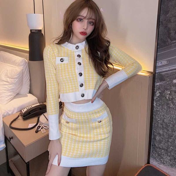 

spring yellow plaid single-breastedknitted sweaters women two piece set short cardigan + mini skirt suit outfits 210526, White