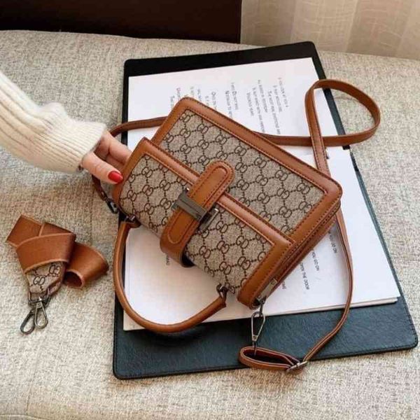 

2022 factory wholesale korean version trendy women's small square versatile messenger handbag european and american fashion one shoulde