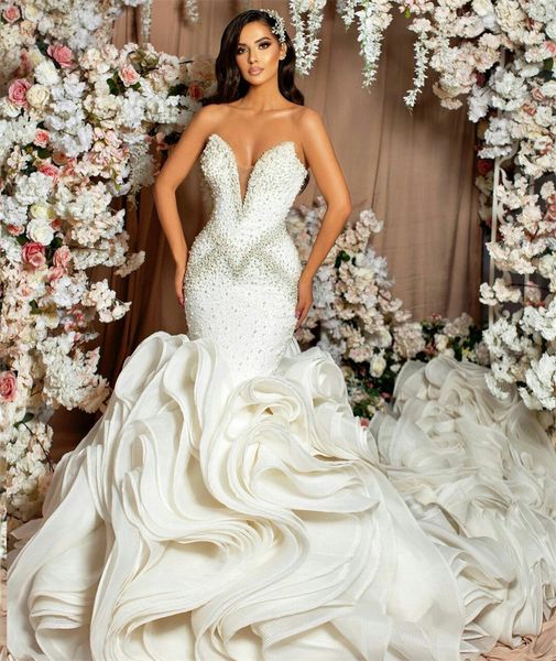 Perle di lusso Increspature Abiti da sposa a sirena Abito da sposa Spalle scoperte Senza maniche Lunghezza pavimento Sweep Train Custom Made Robes De Mari￩e