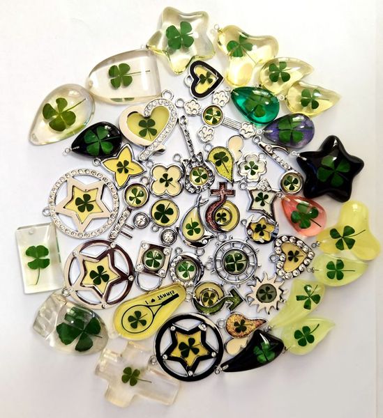 

50 pcs real four leaf clover dried flower pendant jewerly, Silver