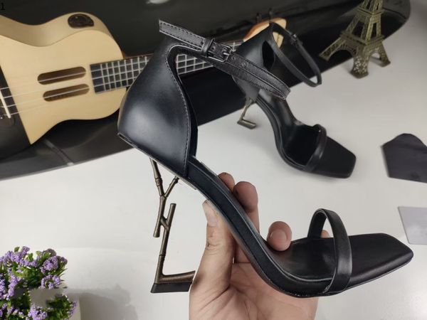 

2021 designer femmes talons hauts party fashion rivets filles pointues danse chaussures de mariÃ©e Ã double bride sandales mjk002, Black