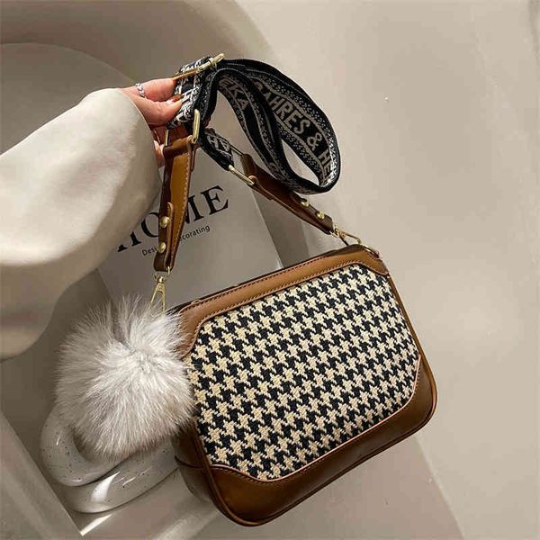 

2022 factory outlet autumn and winter popular women's fashion lattice wide shoulder belt messenger bag, versatile foreign style yj4j
