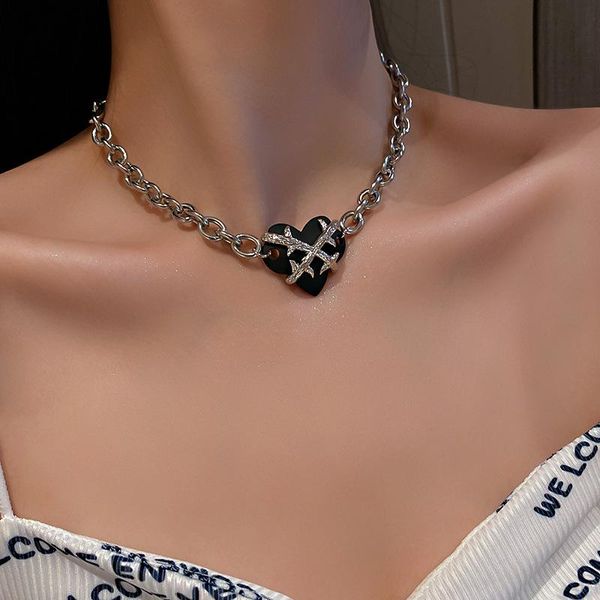 

chokers 2021 hiphop black thorns love heart-shaped peach dark punk clavicle chain necklace for women girls party jewelry gifts, Golden;silver