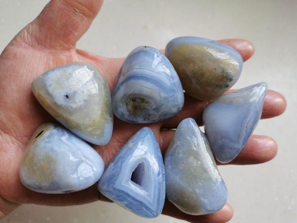 

decorative objects & figurines 100 g natural agate stone polished blue lace