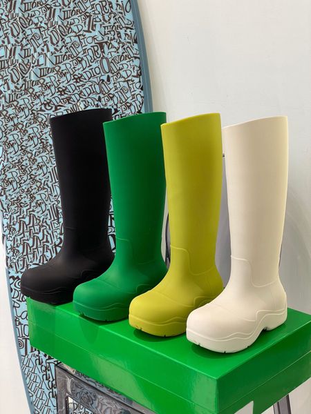 2021 Classic Moda Geléia Cor Boots Botas de Borracha Espessa Sapatos de Borracha Enviar tamanho 35-39