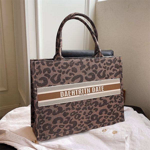 

2022 factory wholesale new korean leopard print large capacity bucket versatile fashion portable one shoulder armpit small square bag f748