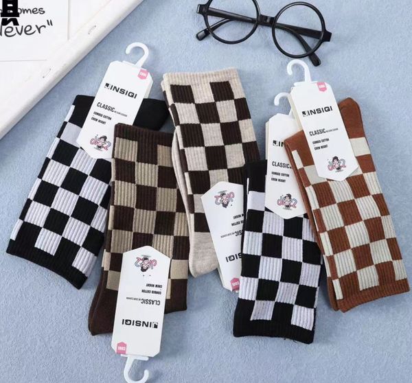 

5 pairs/package of geometric lattice fashion socks men's hip hop style pure cotton comfortable soft men's and women's socks, White;pink