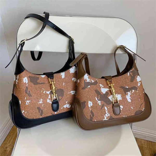 

new 2021 cross shoulder fashion printing trend saddle women's bag