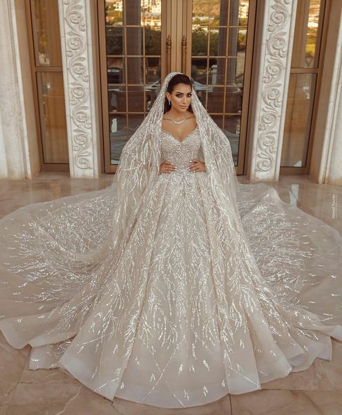 Eleganti abiti da sposa a sirena bianca e velo a maniche lunghe con perline in rilievo Abito tubino Sweep Train Abiti da sposa Nuovo design 2021