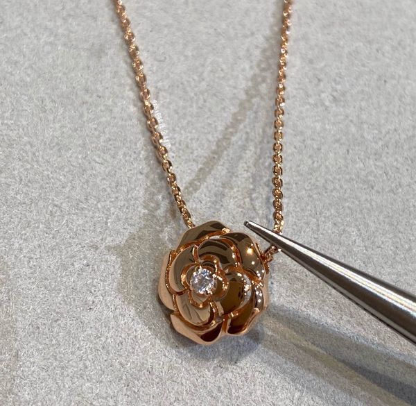 

v gold material flower pendant necklace and drop earring with diamond for women engagement jewelry gift have box ps4718, Golden