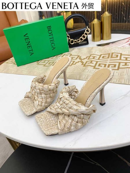 

designer luxury women high heels sandals slippers mules slides pumps loafers men ballerinas sneakers dress shoes gbyk, Black;white