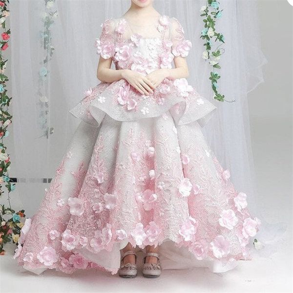 Hellrosa Blumenmädchenkleid mit abgestuftem Tüll, 3D-Blumenapplikationen, Schnürung, gerüscht, süß, elegant, nach Maß, Sweep-Zug, Geburtstagskleider, Festzug, Hochzeitskleidung