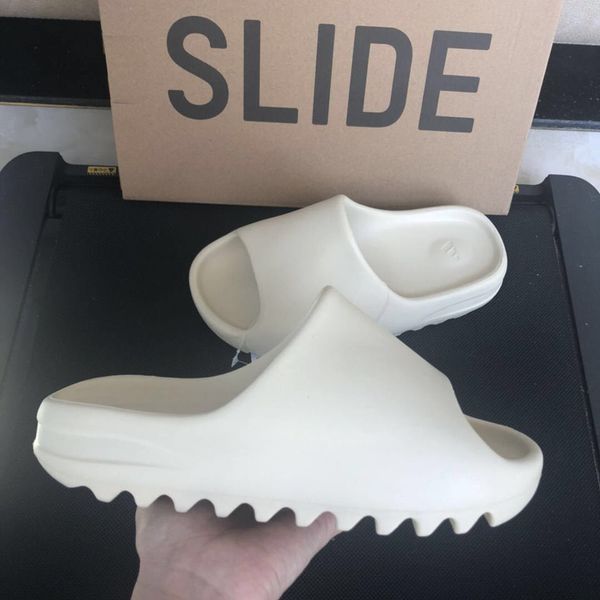 

2021 kanye slippers men slides resin earth brown desert sand foam triple white black womens outdoor sandals zmm