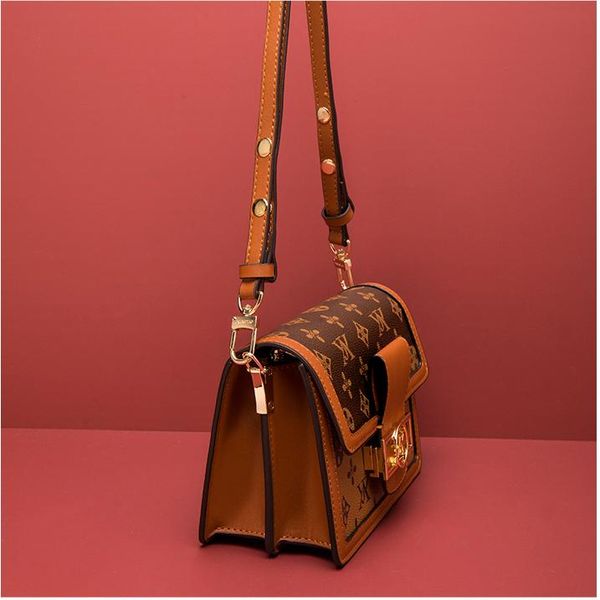 

postman handbag one-shoulder crossboby bag trendy multi-layer chain printed crossbody womens pouch