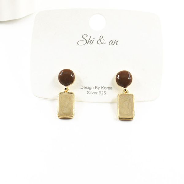 

temperament earrings simple contrast color short earrings