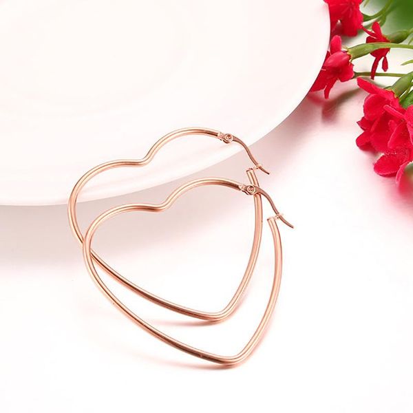 

titanium steel jewelry wholesale exaggerated women's earrings electroplated gold heart-shaped love hoop & huggie, Golden;silver