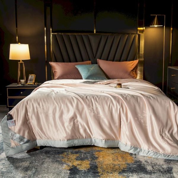

luxury style jacquard silky air conditioned comforter duvet soft skin-friendly comfortable lightweight home textile summer quilt comforters