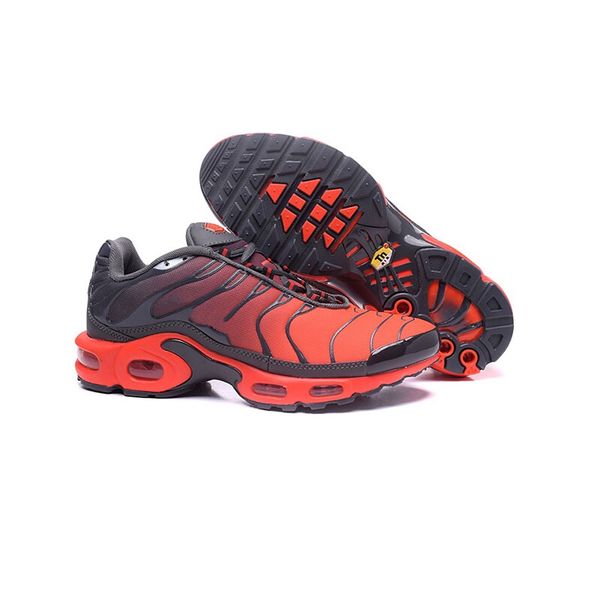 

shoes tn run tns plus triple black white designer vapores man chaussures requin sneaksers