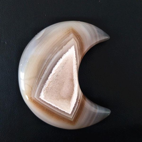 

natural stones and crystals cristalhe shape of the moon agate crystal cluster home decor palm stone very beautifulthe decorative objects & f