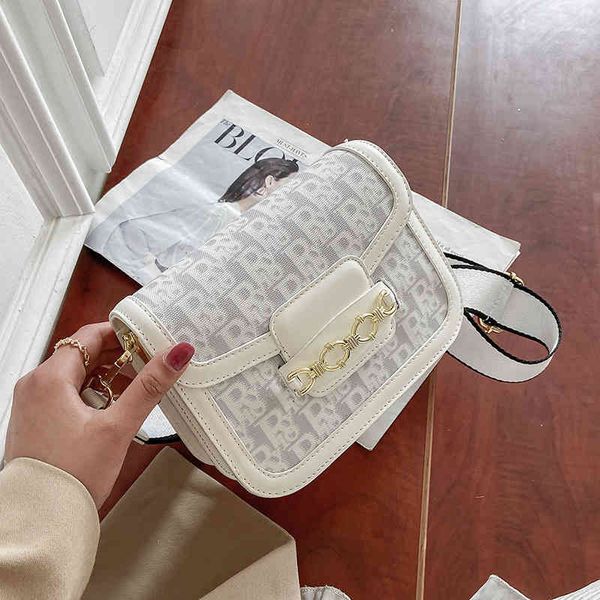 

70% off 2021 net red female summer 2021 new fashion broadband one shoulder small square korean simple messenger saddle bag