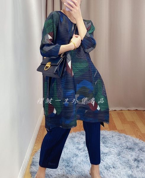 

knits miyake three quarter sleeve o-neck retro printing fold long t-shirt, White