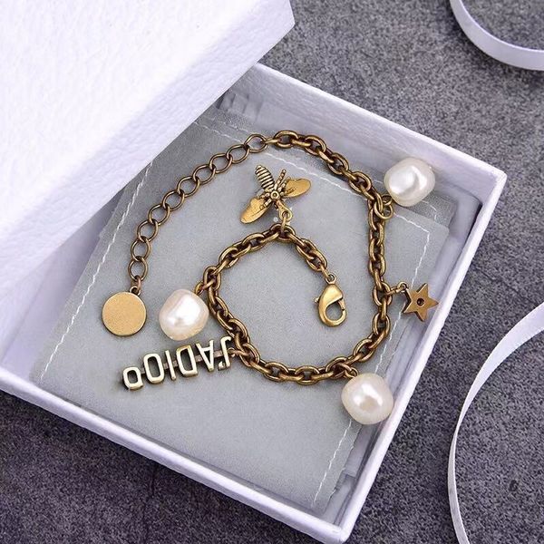 

2021 d home simple new letter s/tyle fashion design brass material bee bracelet, Golden;silver