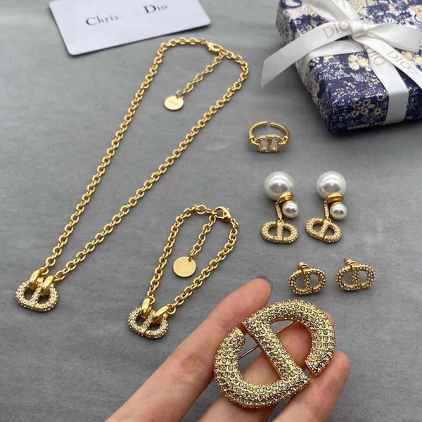

new inlaid rhinestone bracelet necklace female pearl earrings letter brooch ring, Silver