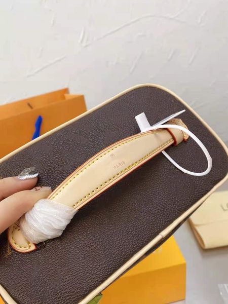 

designers makeup bag women functional high qulity old flower make up pouch fashion luxurys cosmetic handbag shoulder bags classic