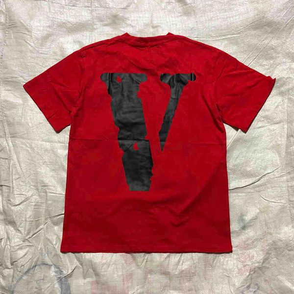 

t shirt trendy brand new color, red label, big v letter printing, men's and women's loose round neck couple short sleeve t-shirt, White;black