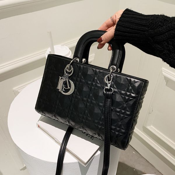 

net red embroidered line diana bag messenger women's bag 2021 new handbag leisure, simple and fashionable