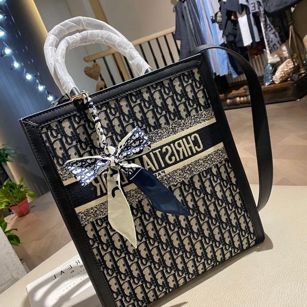 

casual handbag d dice di2021 and fashionable portable cross carry small fragrance shoulder shoppingph02