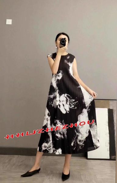 

dress miyake fashion o-neck sleeveless print pleated a-line, Black;gray