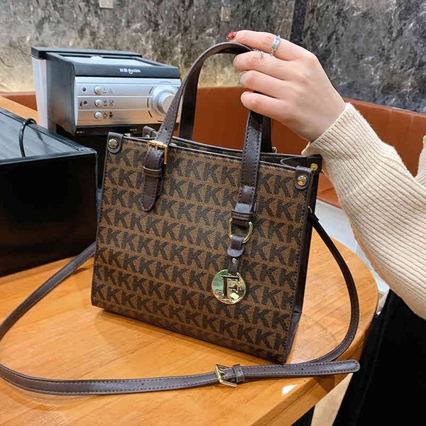 

2022 factory wholesale new women's winter fashion texture single shoulder diagonal bag large capacity portable tote bag 7iom