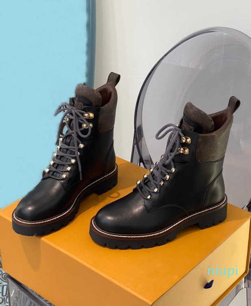 Lüks Tasarımcı Kadın Çizmeler Bölgesi Düz Ranger Deri Biker Boot Lady Çöl Yüksek Top Martin Sneakers GG56