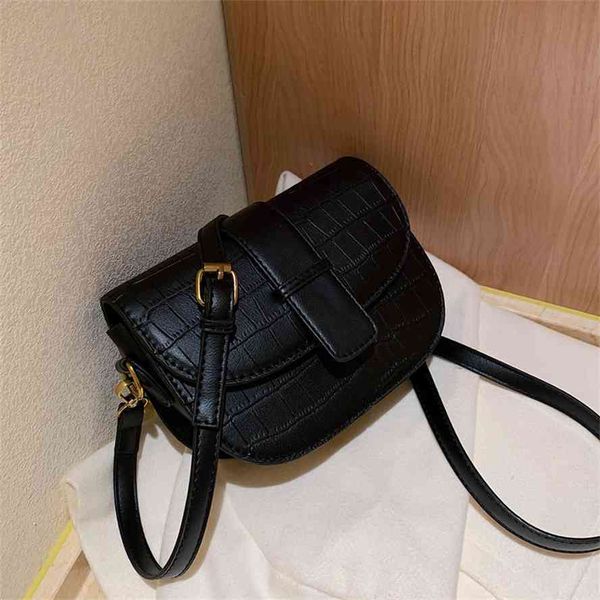 

small women's 2021 spring new fashion net red niche design single shoulder saddle texture versatile messenger bag