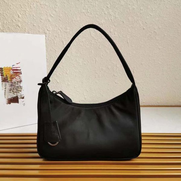

re-edition underarm clutch bag 2000 nylon leather shoulder bags women crossbody messenger handbag evening totes purse wholesale