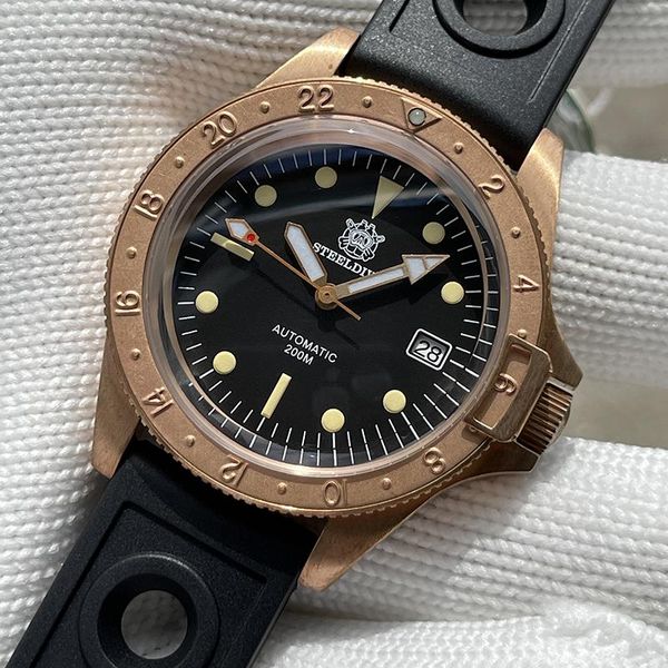 

wristwatches steeldive men diver watch bronze luxury automatic watches 200m waterproof mechanical wristwatch sapphire c3 luminous nh35, Slivery;brown