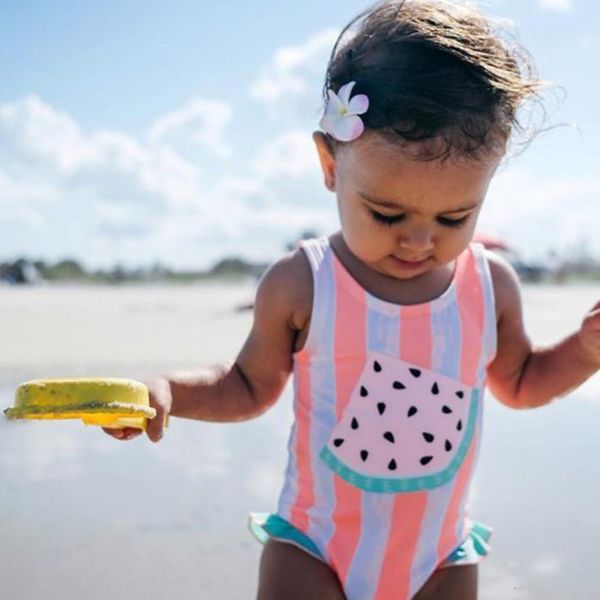 

new children' swimsuit one piece men' and women' swimsuit short sleeve shorts sunscreen children' swimsuit, Red;black