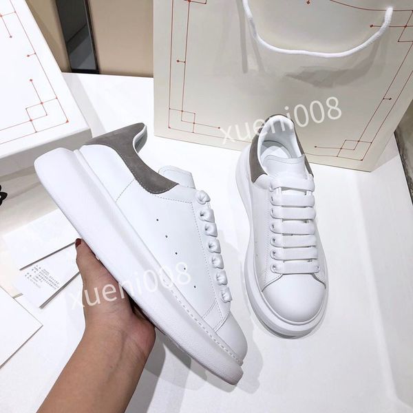 

2021 casual dress shoes men women luxury sneaker cow leather designers bee pattern womens mens bottom tiger red green stripe xrx190909, Red;white
