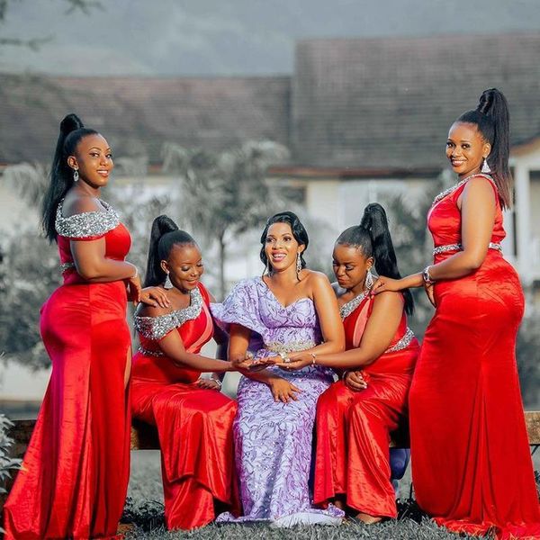 2022 sexy africano vermelho fora vestidos de dama de honra plus size with sash side split sereia crystal beads longa dama de honra vestido de casamento festa de casamento vestidos de noiva