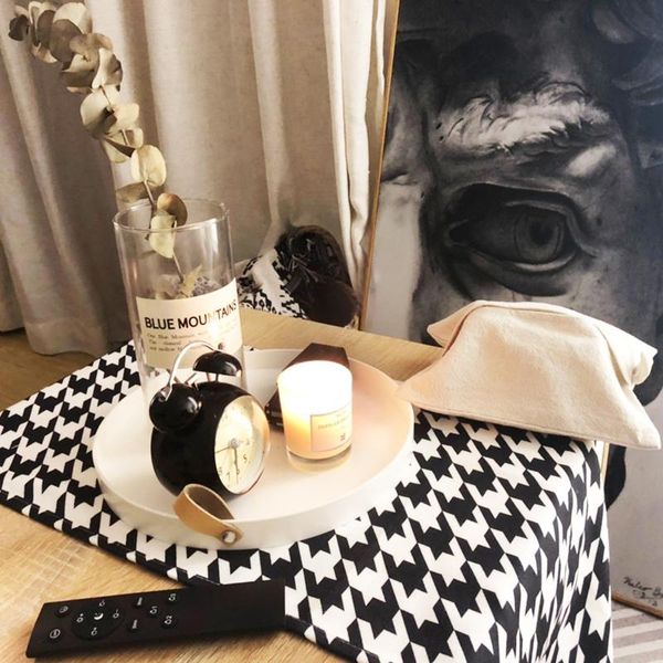 

storage boxes & bins 1 piece nordic make up organizer jewelry display round shape decorative trays bathroom diameter 26cm with pu handle