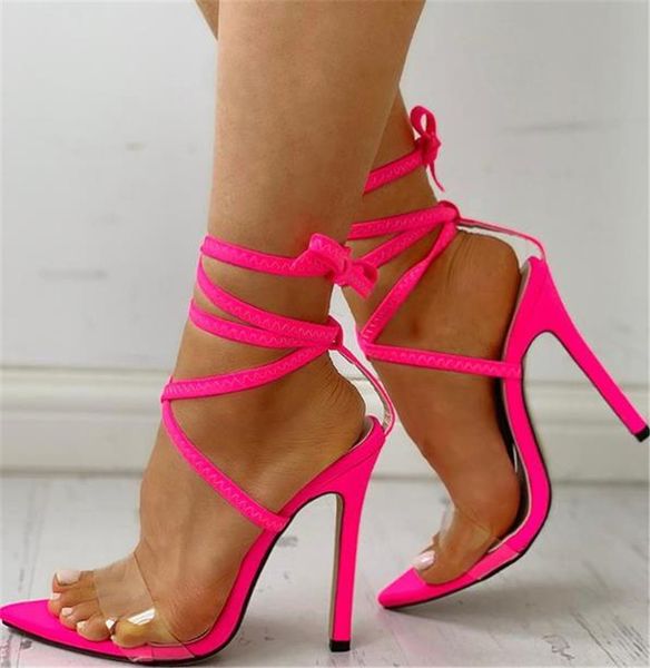 Glänzende Damen-Sandalen mit spitzem offenem Zehenbereich, PVC, Patchwork, Stiletto-Absatz, Gladiator-Sandalen, rosafarbene, neongelbe Riemen, überkreuzte High-Heel-Sandalen