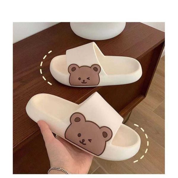 Novo Indoor Bonito Bear Bear Cabeça Slippers Summer Wear Ins Selvagem Um Casal Mudo Non-Sl Dress Home Dos Desenhos Animados Dos Desenhos Animados Soled Soled Chinelos Y0804