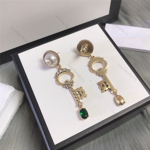 Orecchino con diamanti verdi con ciondolo in oro stile retrò Orecchini con ciondolo per orecchie da donna con motivo a chiave personalizzato