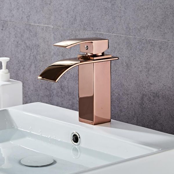 Rubinetti per lavandino del bagno Rubinetto in oro rosa Lavabo in ottone Miscelatore freddo e cascata Miscelatore monocomando montato su piano