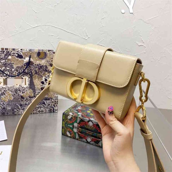

handbagmengtian bag looks small, but it can hold new enamel small boxgg bag